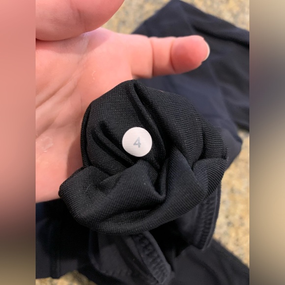 Lululemon black cropped leggings size 4 - Picture 9 of 13